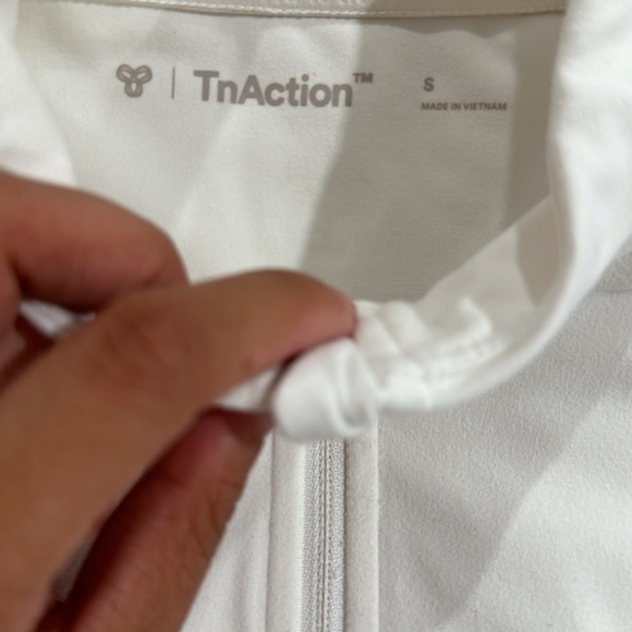 Aritzia Tnaction tnabutter limit zip longsleeve - Picture 3 of 3